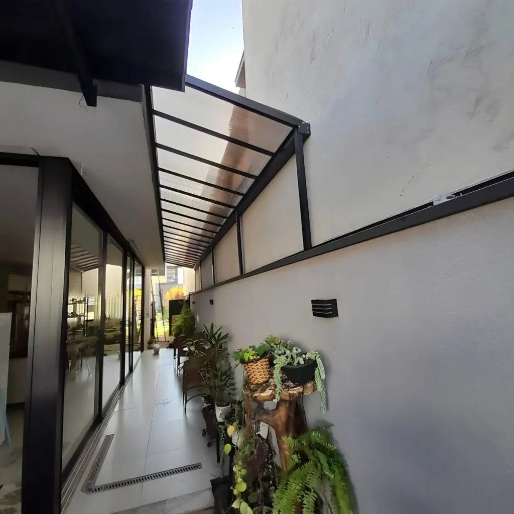 Resistência ao vento: como escolher um toldo seguro?