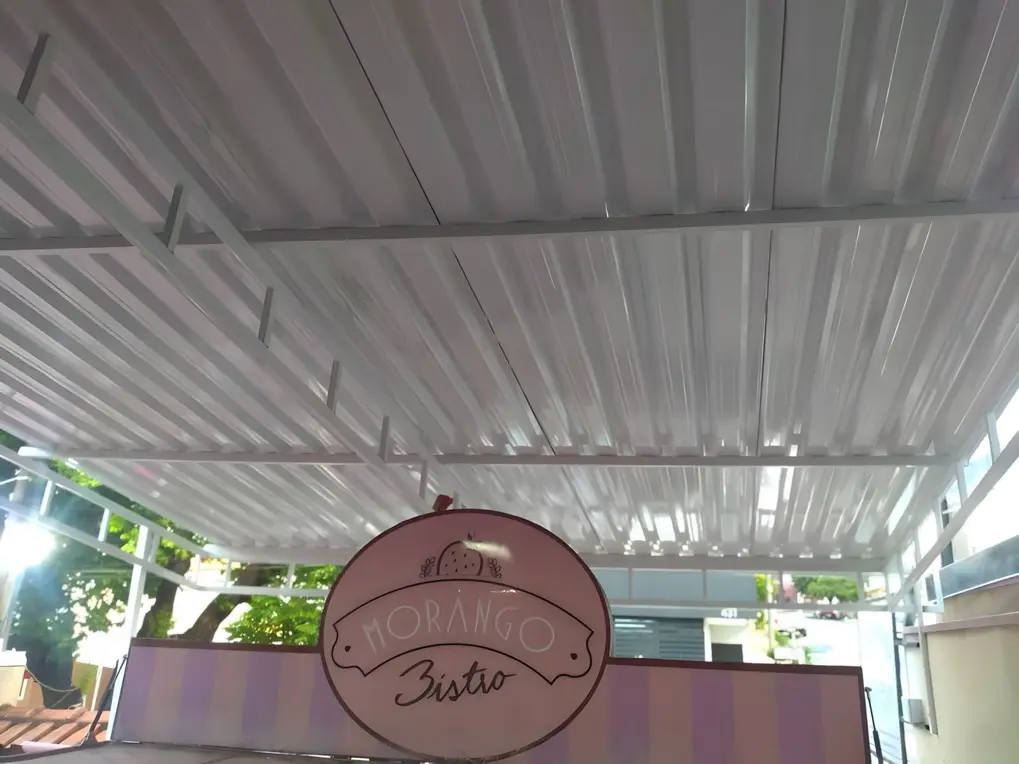 O que é uma cobertura de telha sanduíche?