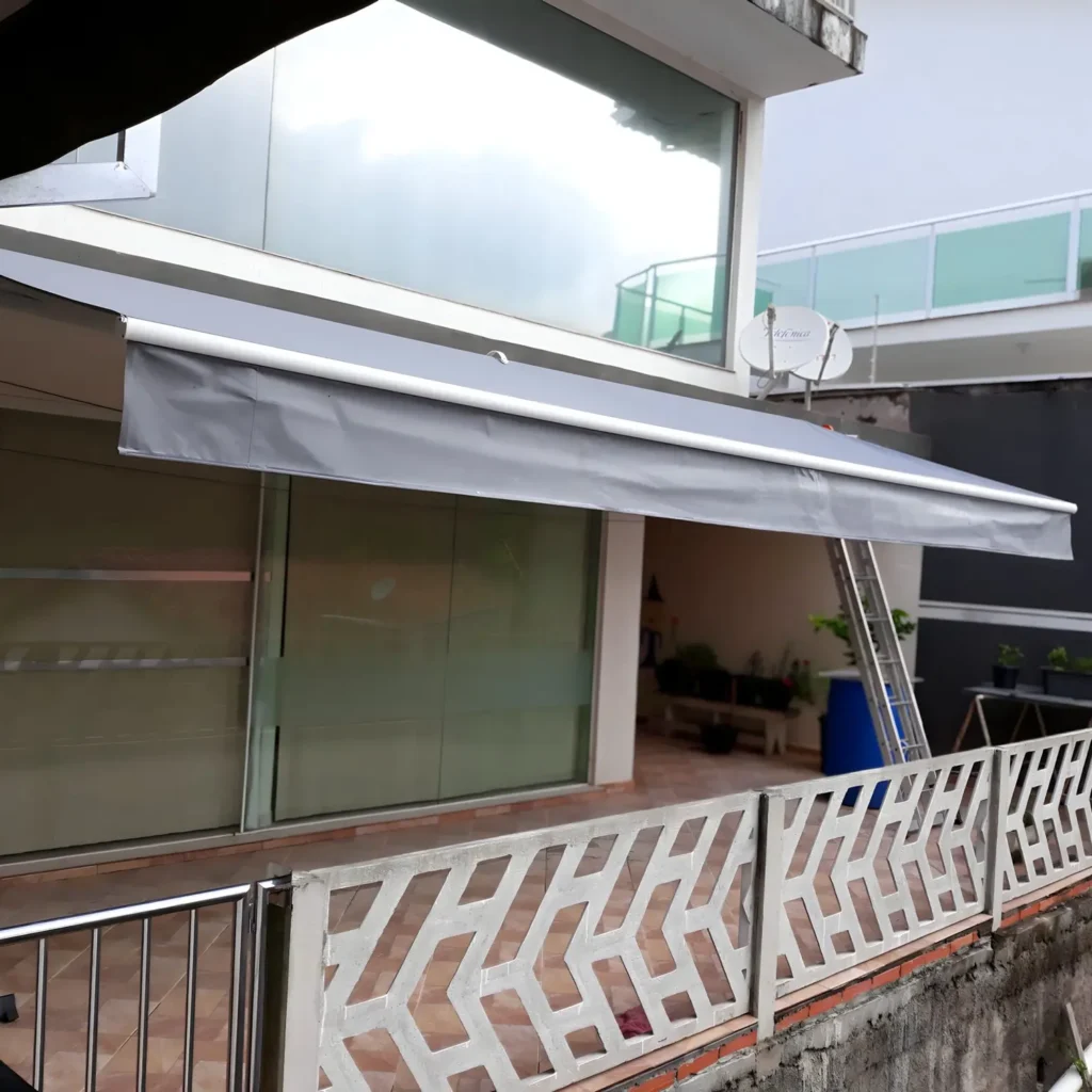 Diferença entre toldos motorizados e manuais