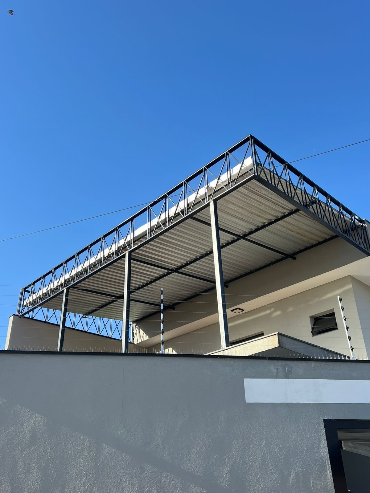 Qual a diferença entre toldo e cobertura? - Toldos e Coberturas
