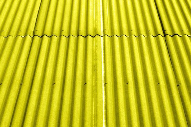 Vantagens do Telhado com Telha Sanduíche para Construções Modernas