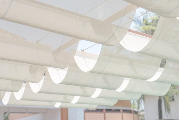 Toldo de Policarbonato: Vantagens que Transformam Seu Espaço Externo